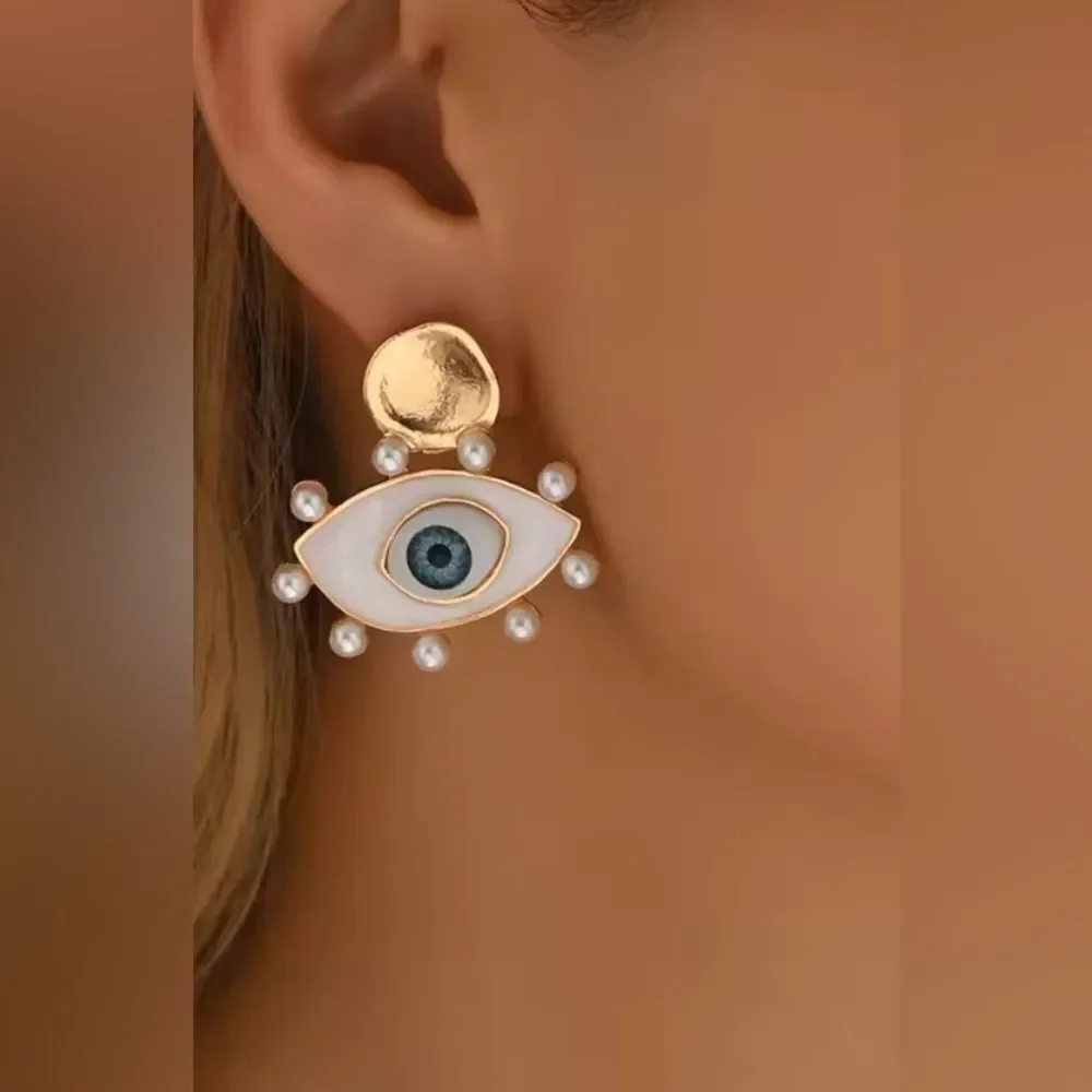 White Evil Eye Earrings Q110